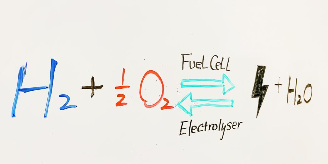 fuel cell vs electrolyzer